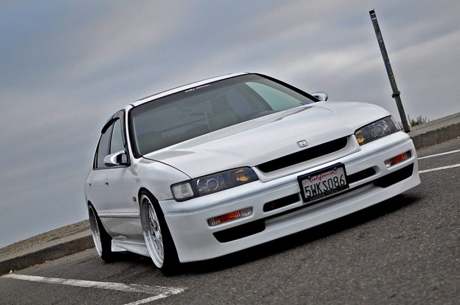 Honda Accord 5. Generation Räder Varrstoen ES 1.1.1 R18 9.5J ET22 225/40