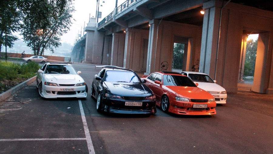 Toyota Mark II 90 Räder Work Varianza T1S R18