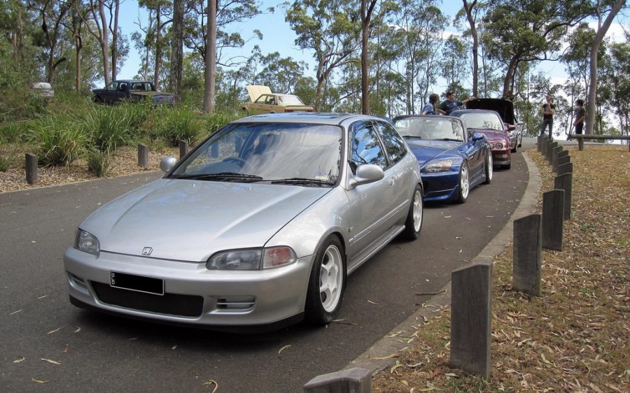 Honda Civic EG/EH/EJ Räder Black Racing Pro N1 R15 7J ET27 205/50