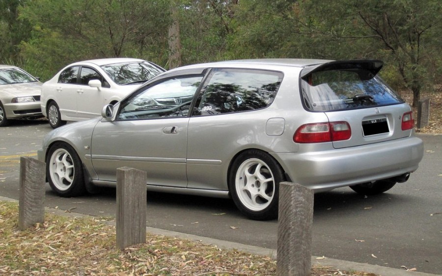 Honda Civic EG/EH/EJ Räder Black Racing Pro N1 R15 7J ET27 205/50