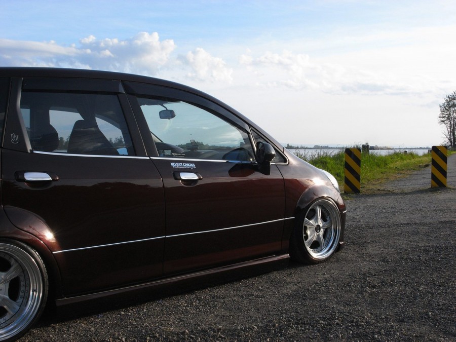 Honda Fit 1. Generation Räder Super Star R16 8J ET11 195/40 9.5J ET5 215/35