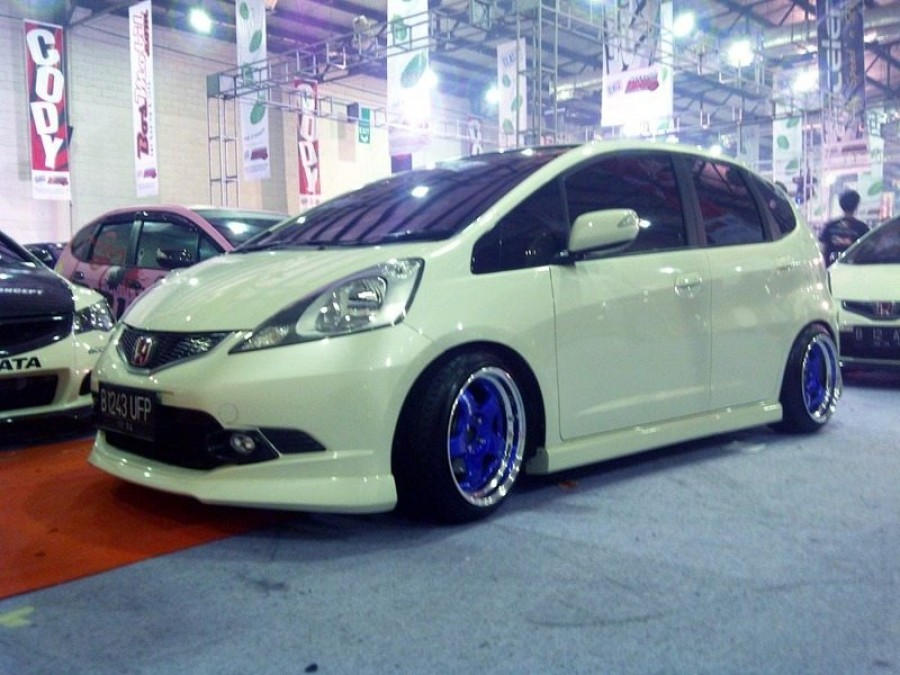Honda Fit 2. Generation Räder Work Meister S1 2P R16 8.5J ET35 195/45 9.5J ET26 205/45