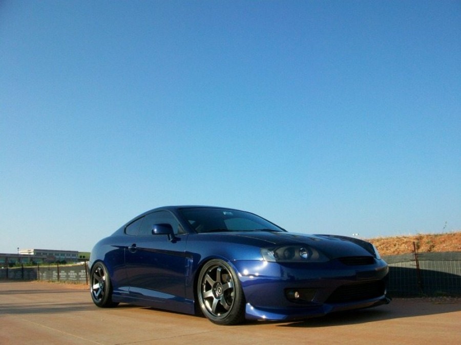 Hyundai Tiburon Räder Rota Grid R18 8.5J ET44 215/40 9.5J ET33 235/40