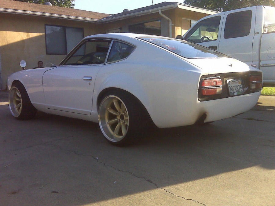 Datsun 240Z Räder Rota RB-R R17 9.5J ET-19 205/40