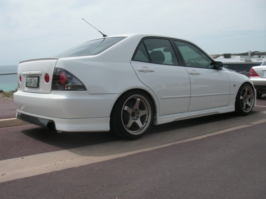 Lexus IS XE10 Räder Koya Driftek R17 9J ET35 215/45 IS200 