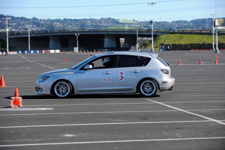 Mazda 3 1. Generation Räder Enkei RPF1 R17 9J ET45 245/40