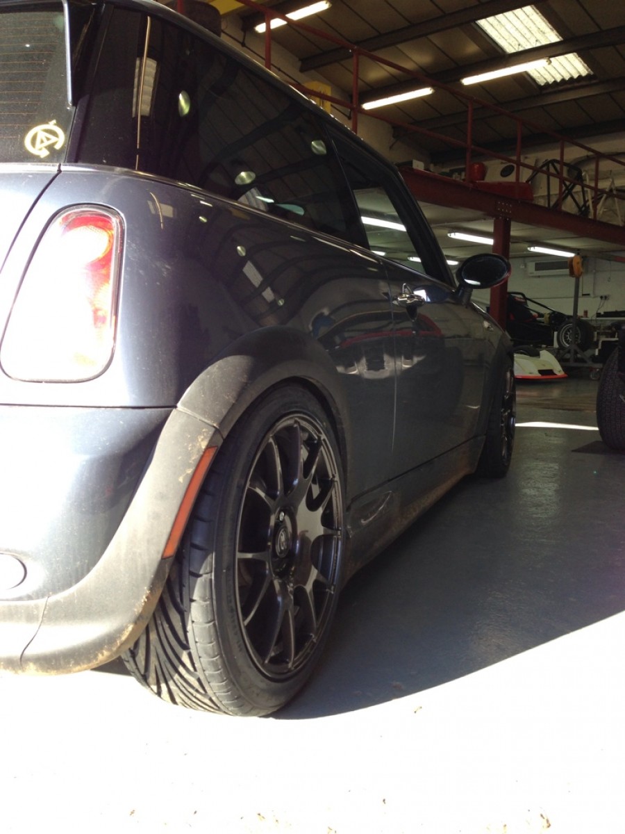 Mini Cooper S Räder Rota Blitz R17 7.5J ET35 205/45