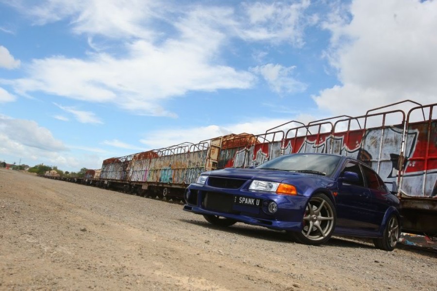 Mitsubishi Lancer Evolution VI Räder OEM Nissan Skyline R34 GTR R18 9J ET30 235/40