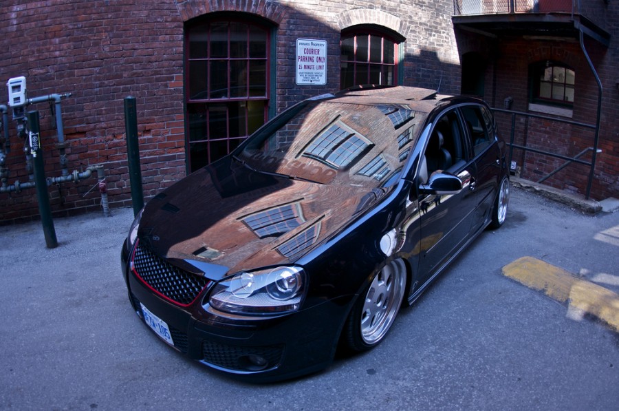 Volkswagen Golf MK5 Räder OZ Racing MAE Monoblock R18 8.5J ET32 215/35