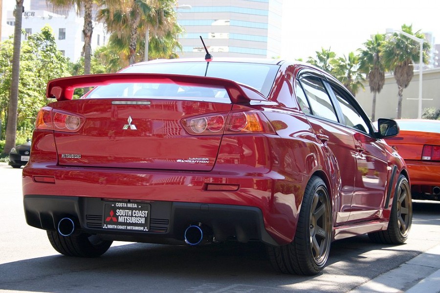 Mitsubishi Lancer Evolution X Räder Rays Volk Racing TE37 R18 10.5J ET22 265/35