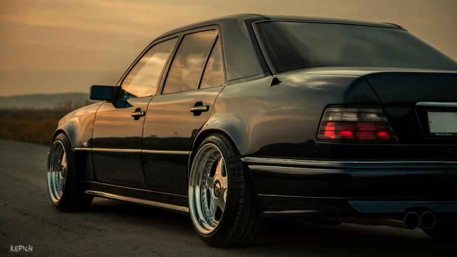 Mercedes-Benz E-Class W124 Räder OZ Racing Futura R18 9.5J ET19 10.5J ET30