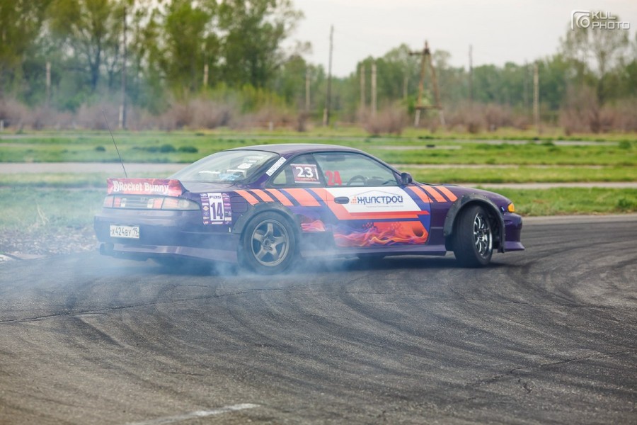 Nissan Silvia S14 Räder OEM Nissan Skyline R32 GTR R16 8J ET30 205/55 Zenki 