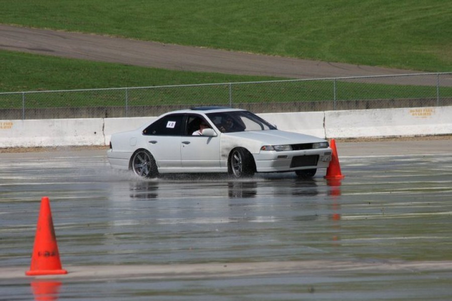 Nissan Cefiro Räder Do Luck Double Six R18 9.5J ET15 225/45