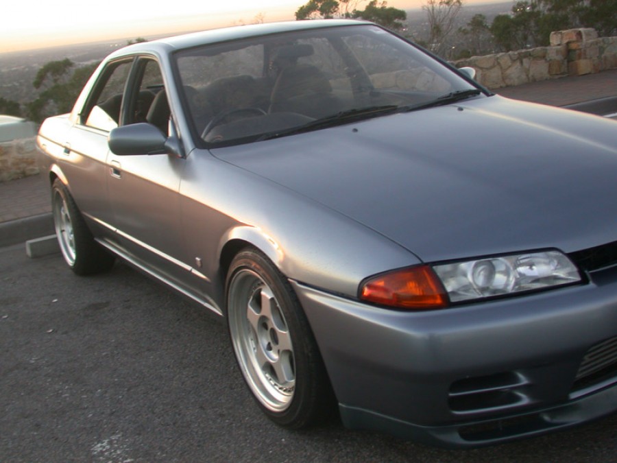 Nissan Skyline R32 rines OZ Racing 17″ 9J ET24 235/45 sedan 