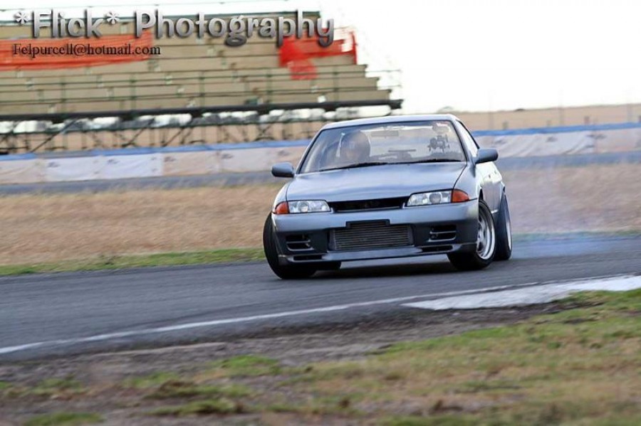 Nissan Skyline R32 rines OZ Racing 17″ 9J ET24 235/45 sedan 