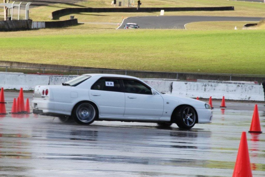 Nissan Skyline R34 rines Do Luck Double Six 18″ 9.5J ET15 235/40 sedan 