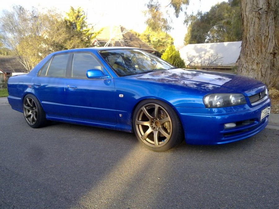 Nissan Skyline R34 rines Work Emotion XT7 18″ 9.5J ET12 235/40 sedan 