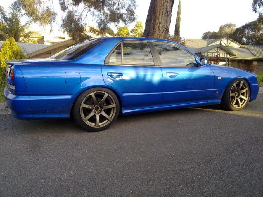 Nissan Skyline R34 rines Work Emotion XT7 18″ 9.5J ET12 235/40 sedan 
