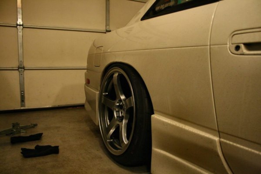Nissan Silvia S13 rines Rays Gram Lights T57-RC 17″ 9J ET12 215/40 18″ 9.5J