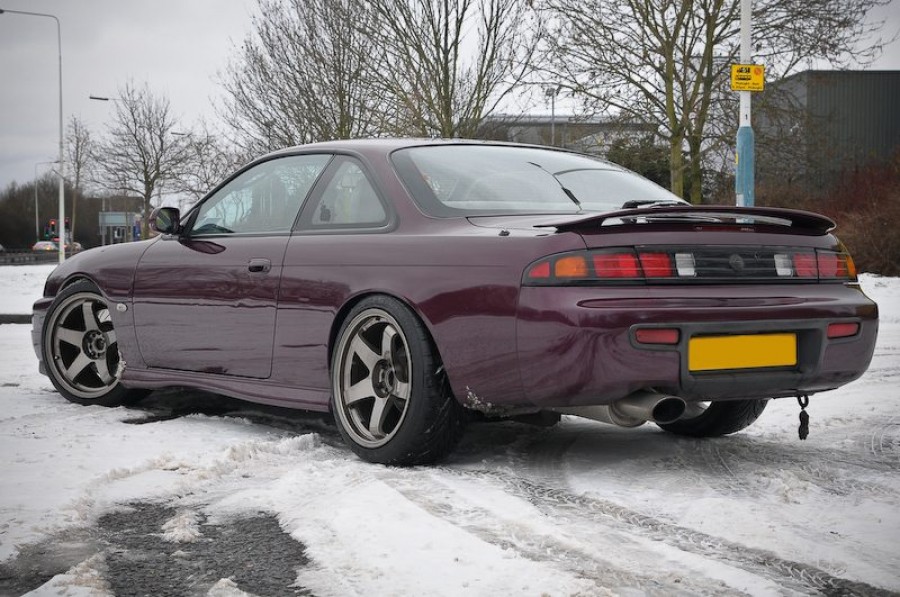 Nissan Silvia S14 rines Rota GTR 18″ 9.5J ET5 225/40 235/40
