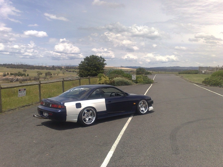 Nissan Silvia S14 rines Garson Deep Racing Ryugi 18″ 9.5J ET4 225/40 10J ET-4 235/40