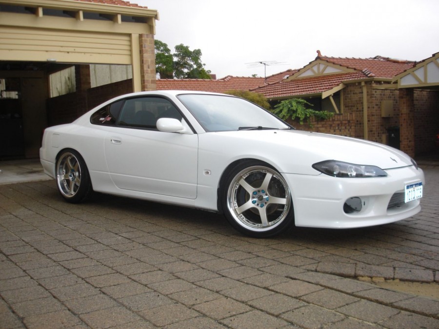 Nissan Silvia S15 rines Rays Gram Lights 57F Pro 18″ 9J ET24 225/40 10J ET34 235/40