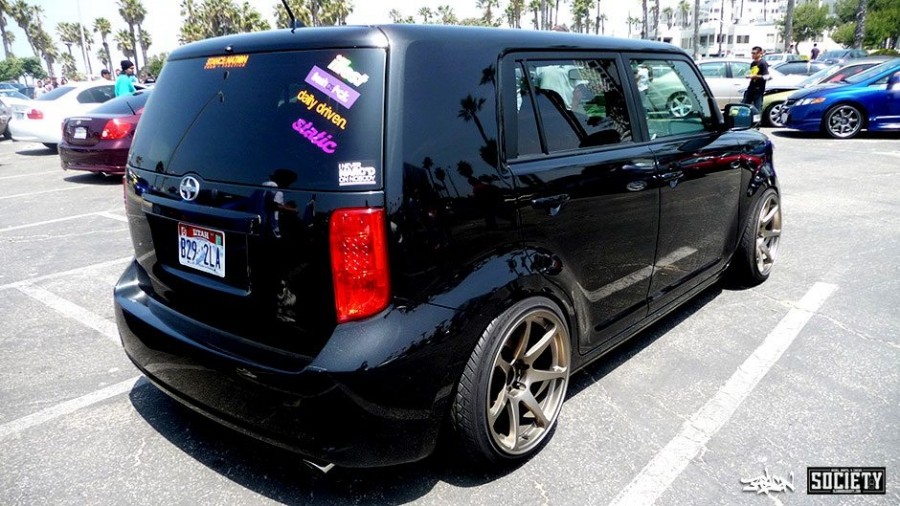 Scion xB rines MB Battle 18″ 9.5J ET15 225/40