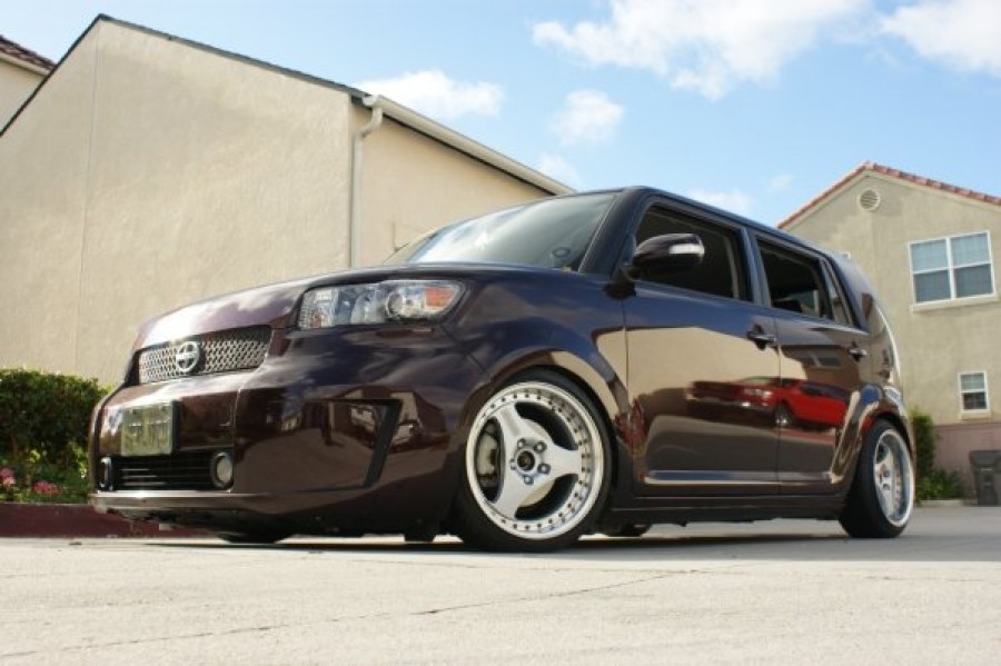 Scion xB rines Advan Yokohama Oni 17″ 8J ET25 205/40 9.5J ET42 215/40