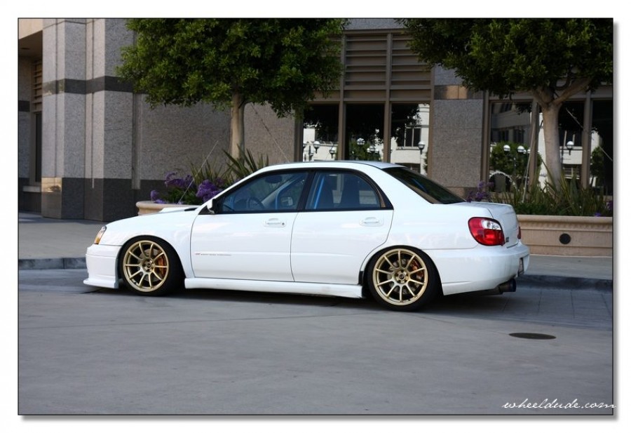 Subaru Impreza rines Rota G-force 18″ 9J ET35 225/40 WRX STI 