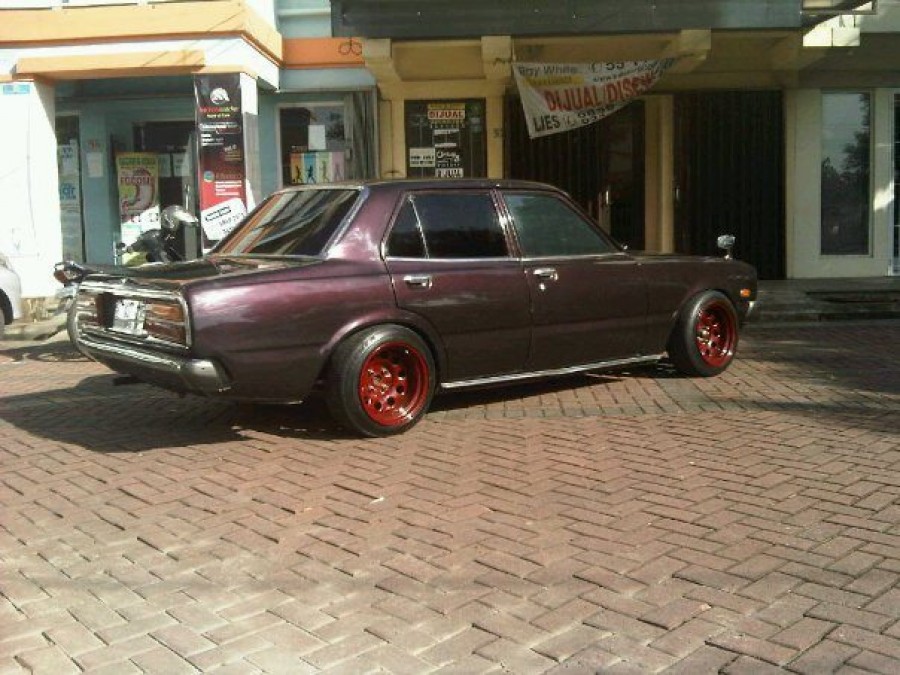 Toyota Corona rines Custom Made Steel 15″ 8J ET-17 185/55 9J ET-35