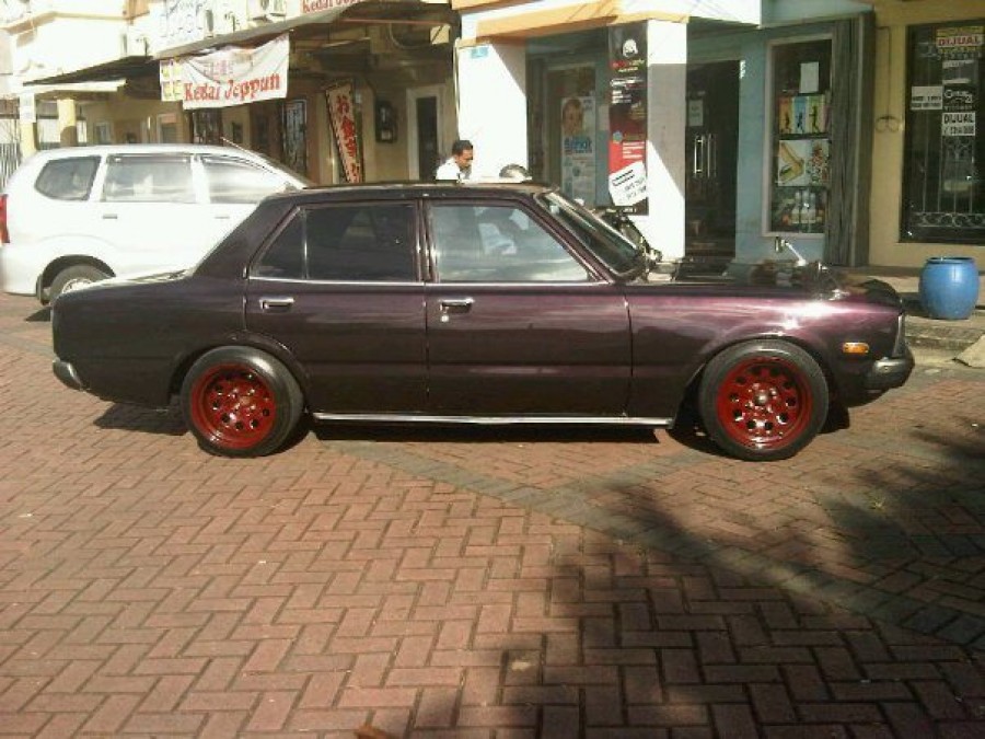 Toyota Corona rines Custom Made Steel 15″ 8J ET-17 185/55 9J ET-35