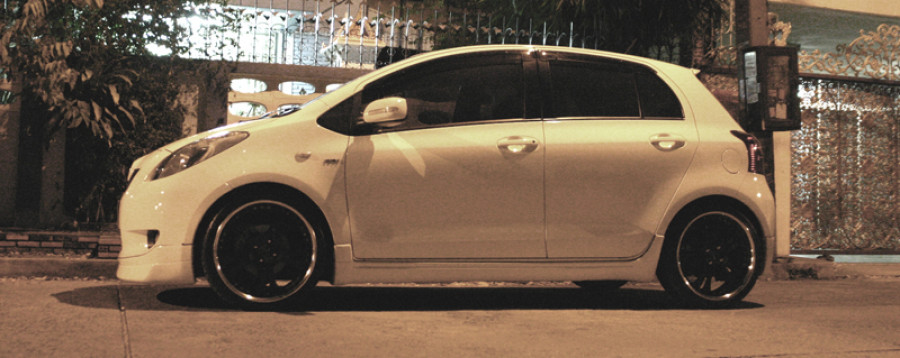 Toyota Yaris rines SSR Vienna Dish 18″ 7.5J ET42 215/35 5 door 