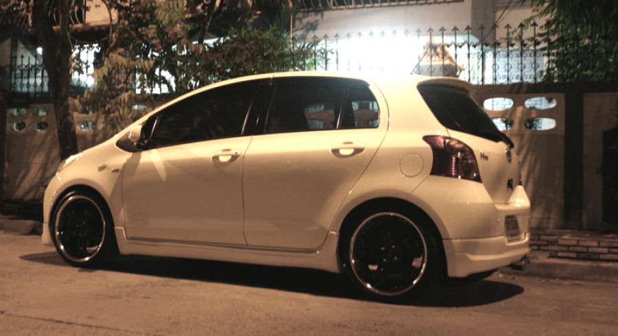 Toyota Yaris rines SSR Vienna Dish 18″ 7.5J ET42 215/35 5 door 