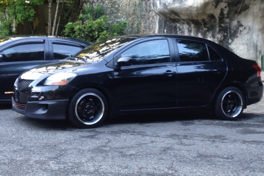 Toyota Yaris rines Rota Cup 16″ 8J ET35 205/45 Sedan 