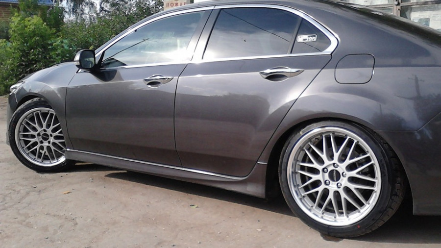Honda Accord 8 generation rines Enkei Algernon Intelesse II 19″