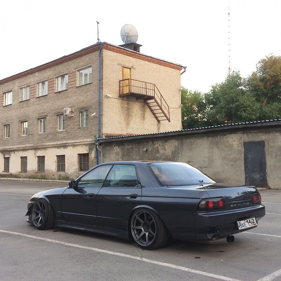 Nissan Skyline R32 rines CST Hyper Zero 1 17″ 9.5J ET15 215/40 4doors 