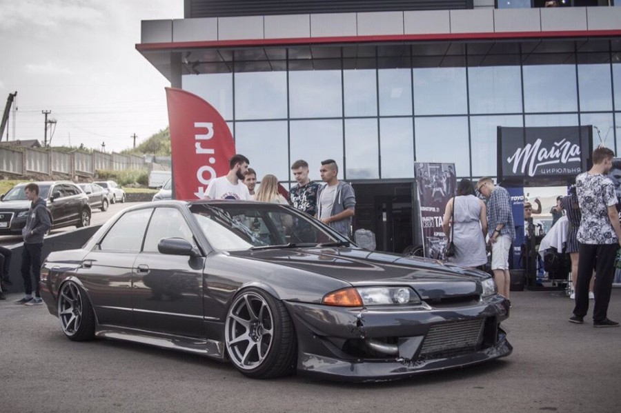 Nissan Skyline R32 rines CST Hyper Zero 1 17″ 9.5J ET15 215/40 4doors 