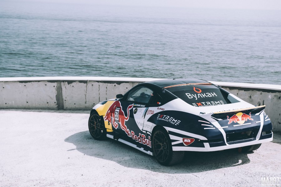 Nissan 350Z rines japan racing JR18 RedBull 