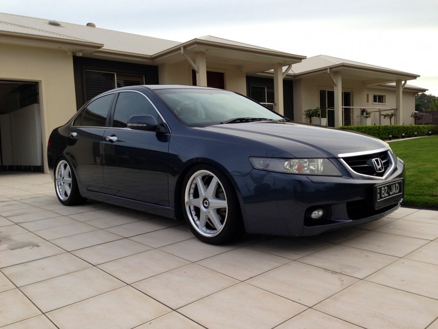 Acura TSX CL9 rines Racing hart 18″ 7.5J ET42 225/40 8J ET35