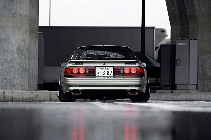 Mazda RX-7 FC rines OZ Racing Futura 18″