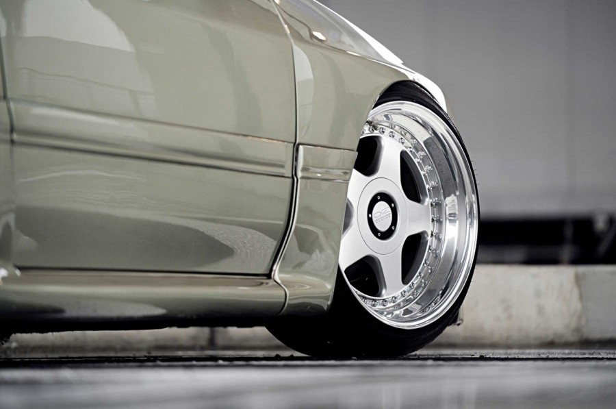 Mazda RX-7 FC rines OZ Racing Futura 18″