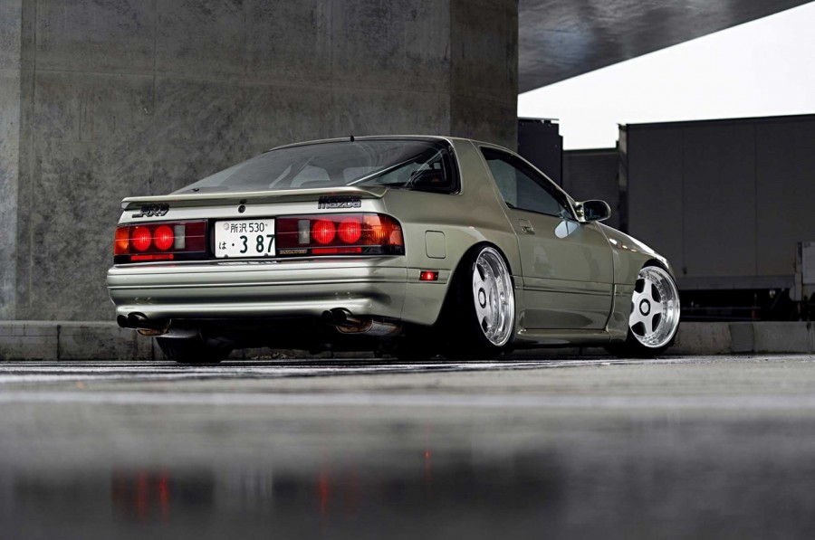 Mazda RX-7 FC rines OZ Racing Futura 18″