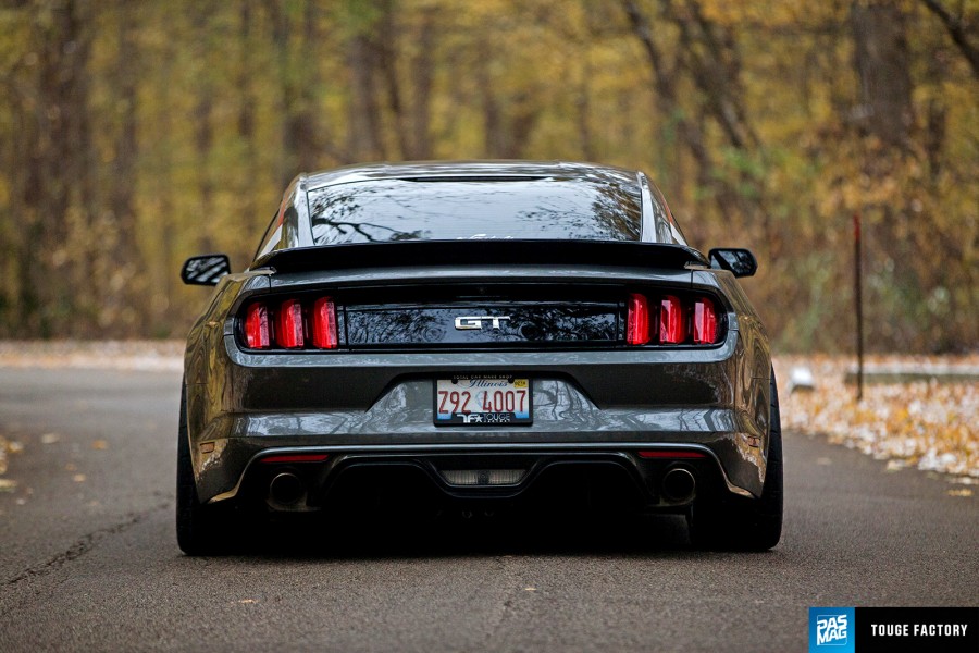 Ford Mustang rines Advan Yokohama GT 19″ 10.5J ET15 275/30 ET25