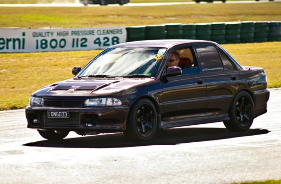 Mitsubishi Lancer Evolution I rines Koya Drift Tek 17″ 8J ET34 215/45
