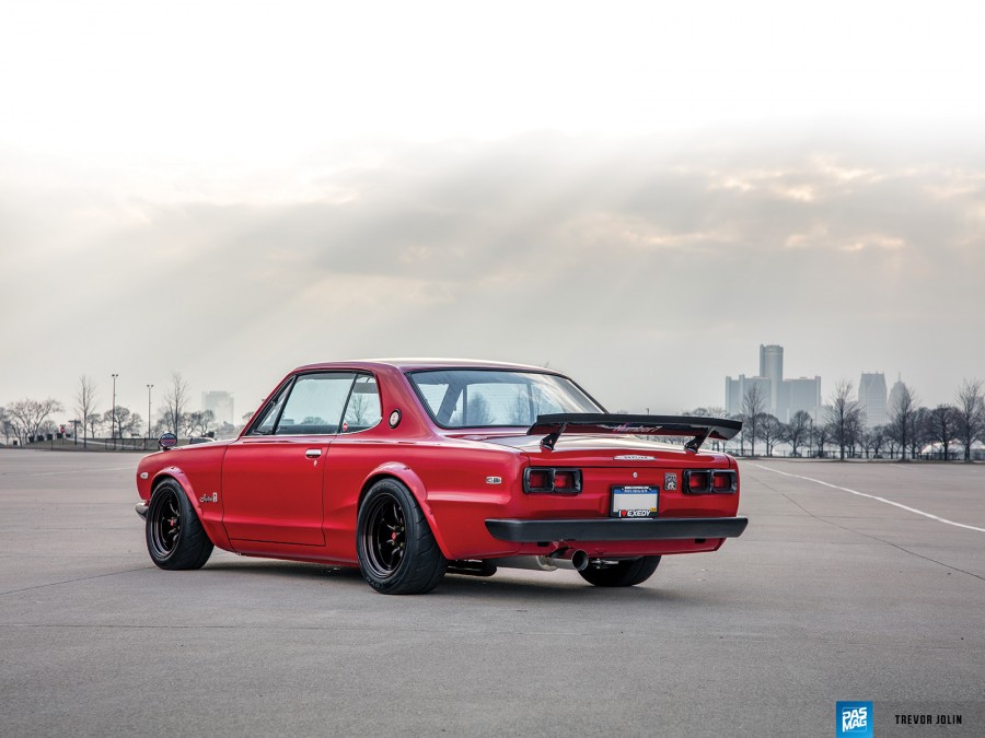 Nissan Skyline C10 rines Watanabe R-Type 16″ 8J ET-8 215/50 9J ET-13 225/50