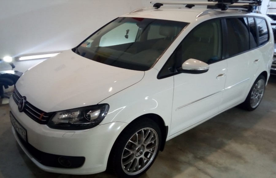 Volkswagen Touran 1st generation rines Rays Hommura 2x8GT 18″ 8J ET50 225/45