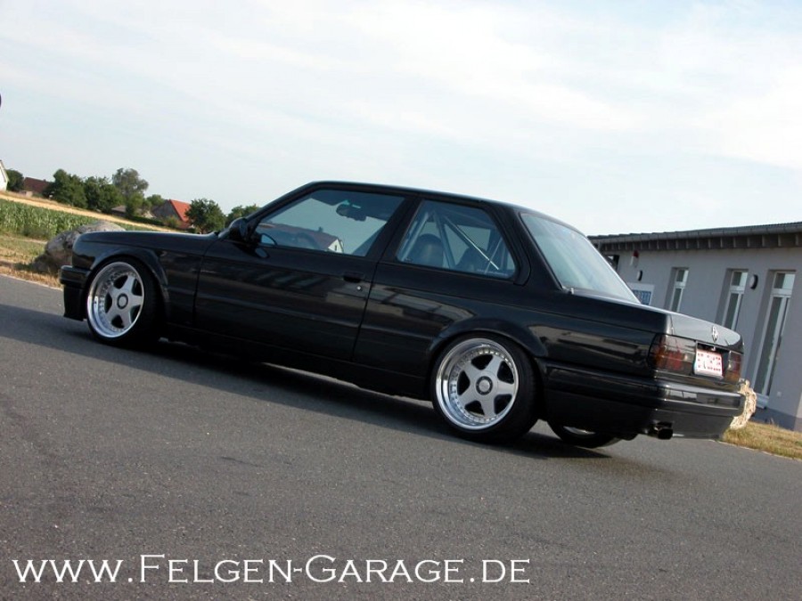 BMW 3 series E30 rines OZ Racing Futura 16″ 9.5J ET4 215/40 11J ET8 245/35