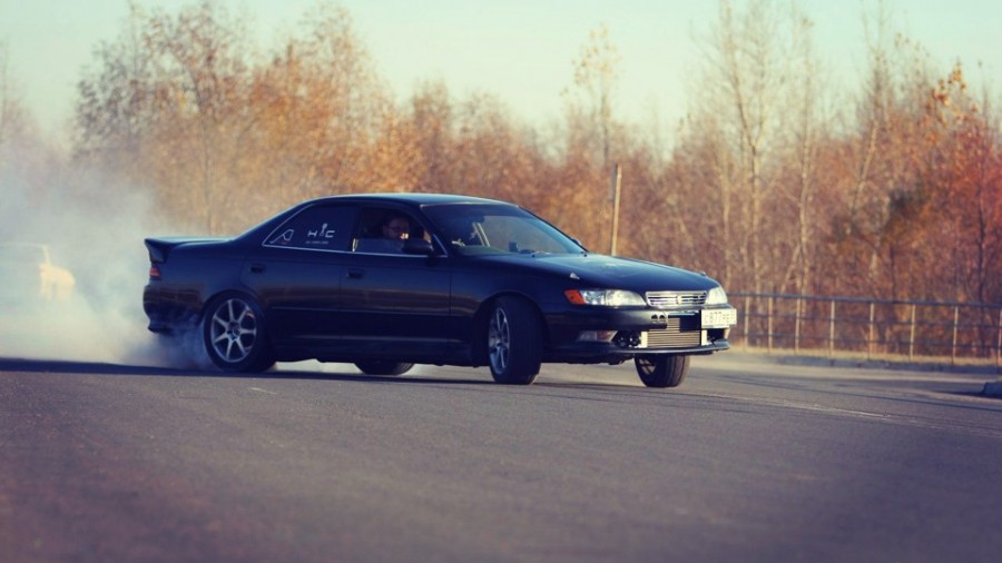 Toyota Mark II 90 rines AVS Model 7 17″