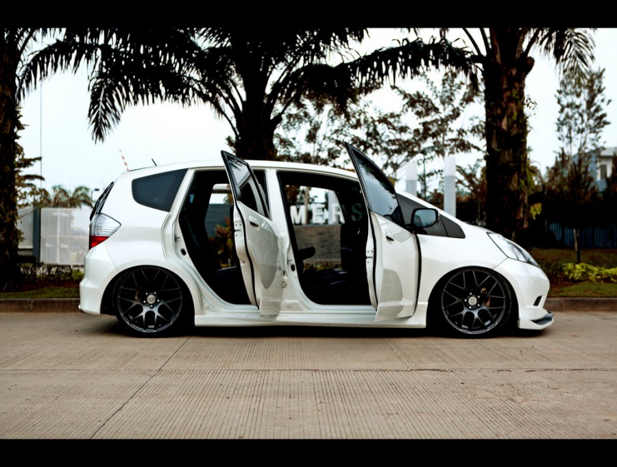 Honda Fit 2 generation rines HRE P40 18″ 8J ET42 215/35 9J