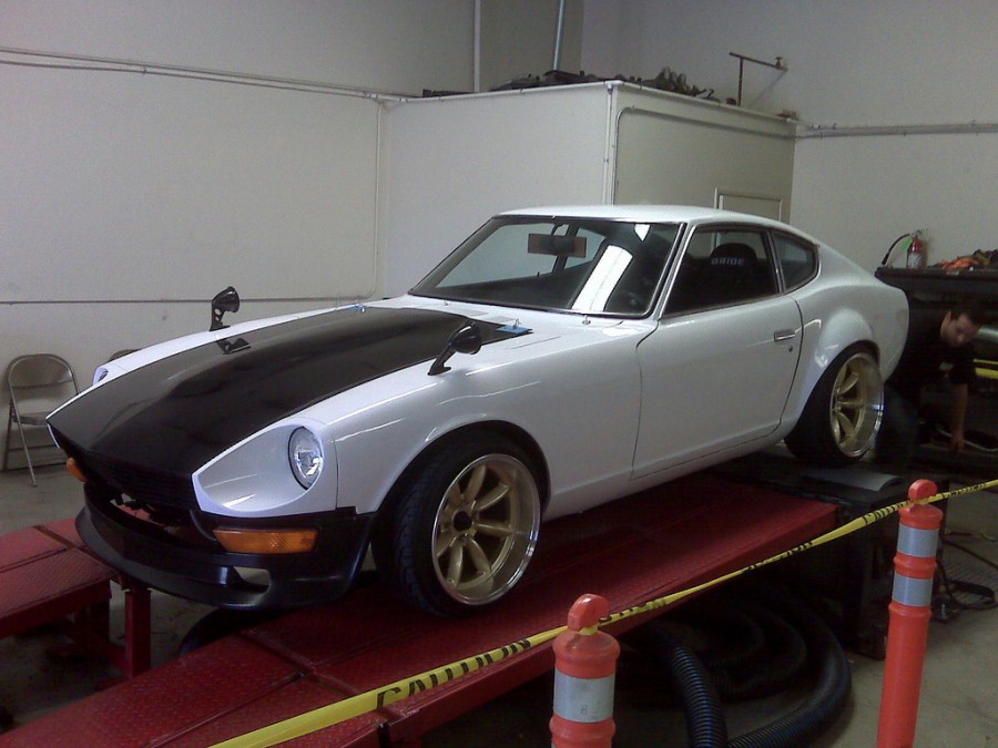 Datsun 240Z rines Rota RB-R 17″ 9.5J ET-19 205/40